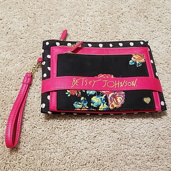 Betsey Johnson Handbags - 🍓Betsey Johnson Set of 3 bags